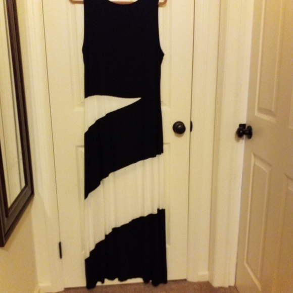 Soprano Sleeveless Maxi Dress 2X - Picture 2 of 2